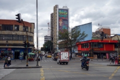 Gatuscen längs Carrera 10, Bogotá.
