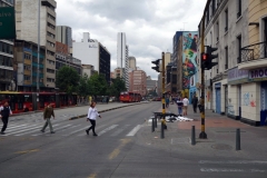 Gatuscen längs Carrera 10, Bogotá.