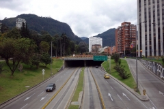 Vy från Carrera 10 norrut längs Avenida El Dorado, Bogotá.