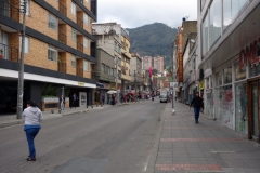 Gatuscen längs sidogata till Carrera 13,  Bogotá.