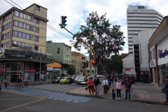 Gatuscen längs Carrera 13 i norra  Bogotá.