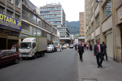 Gatuscen längs Calle 12b, Bogotá.
