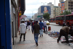 Gatuscen längs Avenida Caracas, Bogotá.