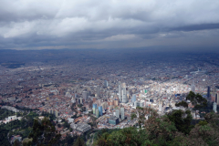 Utsikten över megastaden från Monserrate Peak, Bogotá.