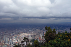 Utsikten över megastaden från Monserrate Peak, Bogotá.