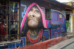 Graffiti på sidogata till Plazoleta del Chorro de Quevado, Bogotá.