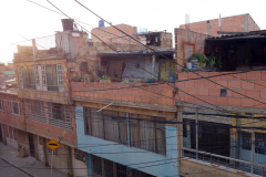 Foto från fönstret i Carmens lägenhet, sydvästra Bogotá.
