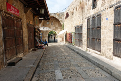 Gatuscen i Byblos charmiga gamla stadsdel.