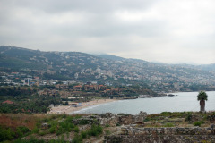 Utsikt från det arkeologiska området mot Byblos beach, Byblos.
