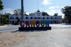 Den obligatoriska stadsskylten i downtown Cancún.