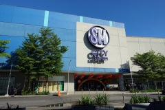 SM City Legazpi mittemot Legazpi Van Terminal, Legazpi City.
