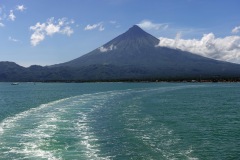 Mount Mayon strax efter avfärd från Tabaco. Foto från M/V Regina Calixta VII.