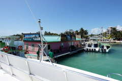 Ankomst till färjeterminalen på Caye Caulker.