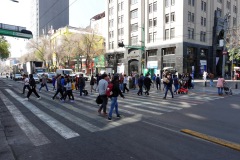 Övergångsstället i korsningen Eje Central Lázaro Cárdenas-Av. Juarez, Centro Histórico, Mexico City.