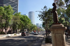 Gatuscen längs Av. P.º de la Reforma, Mexico City.