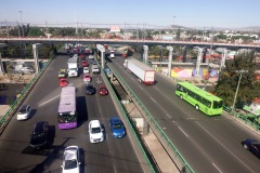 Utsikten från världens längsta (10,55 km) linbana för kollektivtrafik, linje 2 mellan Constitución de 1917 och Santa Marta, Mexico City.