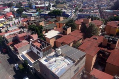 Utsikten från världens längsta (10,55 km) linbana för kollektivtrafik, linje 2 mellan Constitución de 1917 och Santa Marta, Mexico City.