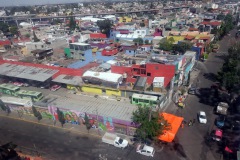 Utsikten från världens längsta (10,55 km) linbana för kollektivtrafik, linje 2 mellan Constitución de 1917 och Santa Marta, Mexico City.