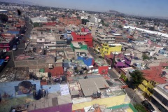 Utsikten från världens längsta (10,55 km) linbana för kollektivtrafik, linje 2 mellan Constitución de 1917 och Santa Marta, Mexico City.