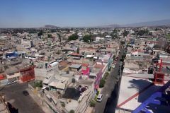 Utsikten från världens längsta (10,55 km) linbana för kollektivtrafik, linje 2 mellan Constitución de 1917 och Santa Marta, Mexico City.