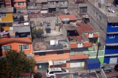 Utsikten från världens längsta (10,55 km) linbana för kollektivtrafik, linje 2 mellan Constitución de 1917 och Santa Marta, Mexico City.