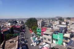 Utsikten från världens längsta (10,55 km) linbana för kollektivtrafik, linje 2 mellan Constitución de 1917 och Santa Marta, Mexico City.