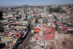 Utsikten från världens längsta (10,55 km) linbana för kollektivtrafik, linje 2 mellan Constitución de 1917 och Santa Marta, Mexico City.