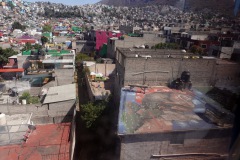 Utsikten från världens längsta (10,55 km) linbana för kollektivtrafik, linje 2 mellan Constitución de 1917 och Santa Marta, Mexico City.