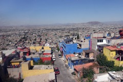 Utsikten från världens längsta (10,55 km) linbana för kollektivtrafik, linje 2 mellan Constitución de 1917 och Santa Marta, Mexico City.