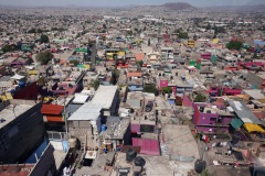 Utsikten från världens längsta (10,55 km) linbana för kollektivtrafik, linje 2 mellan Constitución de 1917 och Santa Marta, Mexico City.