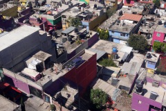 Utsikten från världens längsta (10,55 km) linbana för kollektivtrafik, linje 2 mellan Constitución de 1917 och Santa Marta, Mexico City.