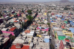 Utsikten från världens längsta (10,55 km) linbana för kollektivtrafik, linje 2 mellan Constitución de 1917 och Santa Marta, Mexico City.