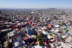 Utsikten från världens längsta (10,55 km) linbana för kollektivtrafik, linje 2 mellan Constitución de 1917 och Santa Marta, Mexico City.