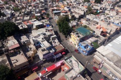 Utsikten från världens längsta (10,55 km) linbana för kollektivtrafik, linje 2 mellan Constitución de 1917 och Santa Marta, Mexico City.