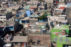 Utsikten från världens längsta (10,55 km) linbana för kollektivtrafik, linje 2 mellan Constitución de 1917 och Santa Marta, Mexico City.