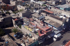 Utsikten från världens längsta (10,55 km) linbana för kollektivtrafik, linje 2 mellan Constitución de 1917 och Santa Marta, Mexico City.