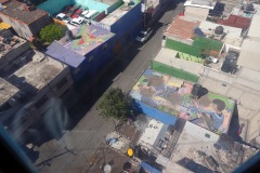 Utsikten från världens längsta (10,55 km) linbana för kollektivtrafik, linje 2 mellan Constitución de 1917 och Santa Marta, Mexico City.