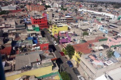 Utsikten från världens längsta (10,55 km) linbana för kollektivtrafik, linje 2 mellan Constitución de 1917 och Santa Marta, Mexico City.