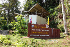 Entrén till Than Mayom Waterfall, Koh Chang.