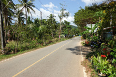 Huvudvägen längs den östra sidan av Koh Chang.