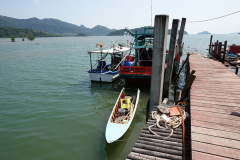 Den lilla byn i slutet av huvudvägen på den östra sidan av Koh Chang.