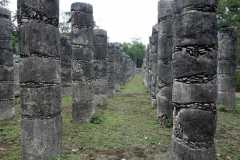 Tusen kolonner (Mil Columnas), ett stort torg omgivet av flera långa kolonnader, Chichén Itzá.