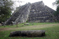 Benhuset (Osario), den pyramidformade gravbyggnaden, Chichén Itzá.