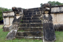 Beskrivning av Eagles and Jaguars Platform (Plataforma de las Águilas y los Jaguares), Chichén Itzá.