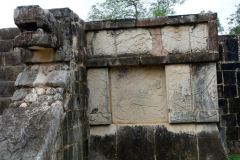 Beskrivning av Eagles and Jaguars Platform (Plataforma de las Águilas y los Jaguares), Chichén Itzá.