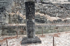 Ett av många stelae-porträtt, Copán.