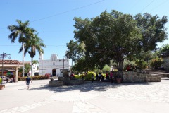 Parque Central med Parroquia San José Obrero i bakgrunden, Copán Ruinas.