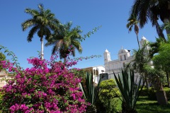 Parque Central med Parroquia San José Obrero i bakgrunden, Copán Ruinas.