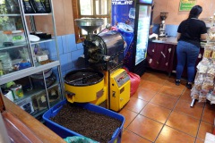 Caféet inne på Macaw Mountain Bird Park & Nature Reserve utanför Copán Ruinas.