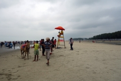 Livräddartorn på en av världens längsta obrutna sandstränder: Cox's Bazar.